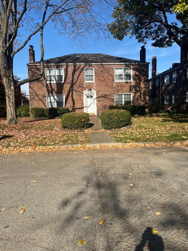 Building Photo - 1133 S Cassingham Rd Unit B