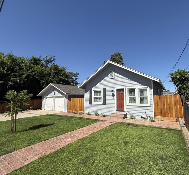 Building Photo - 731 River Ave