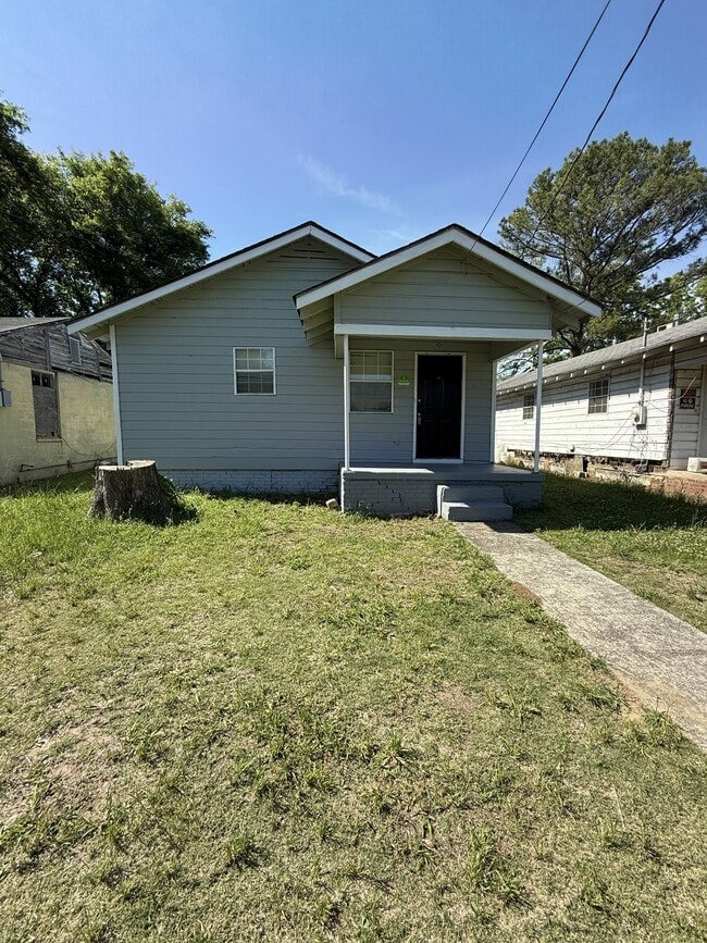 Building Photo - 3729 Maple Ave SW