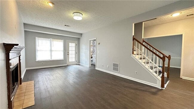 Photo - 430 Meadowfield Trail