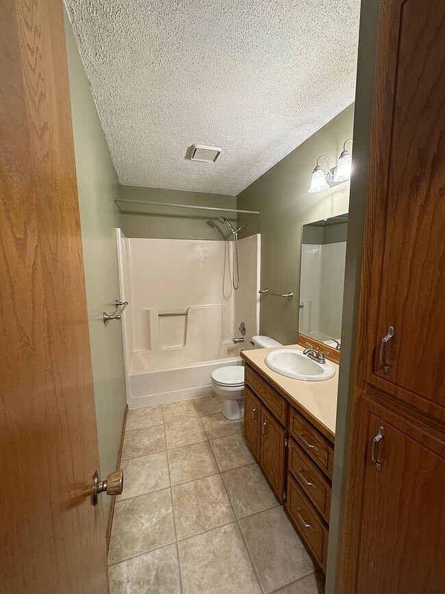 Photo - 6990 Redwing Ln