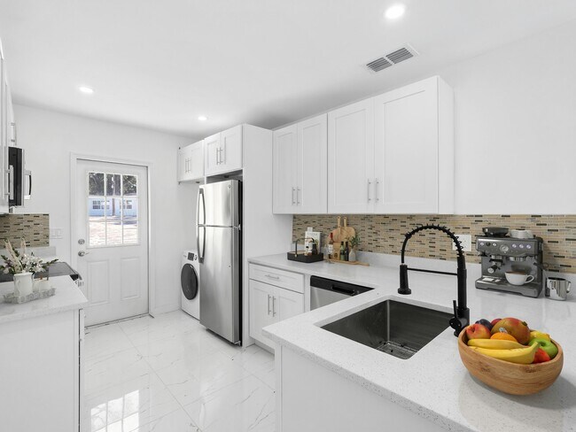 Photo - 2500 Marlboro St Unidad C-2