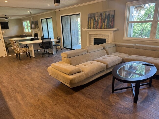 Photo - 406 Skyview Dr