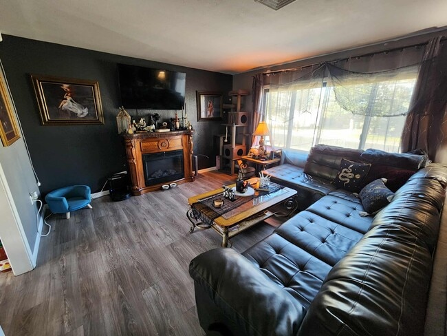 Building Photo - 510 Delafield Ave