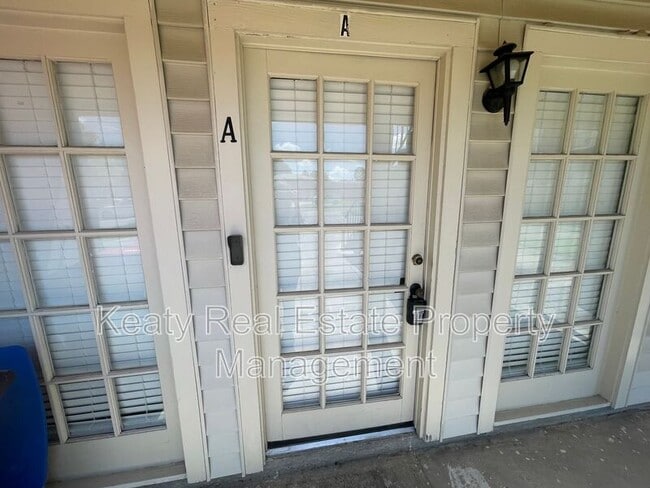 Photo - 102 Country Ln