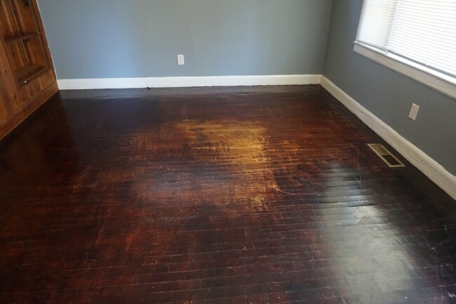 Photo - 215 Evans St