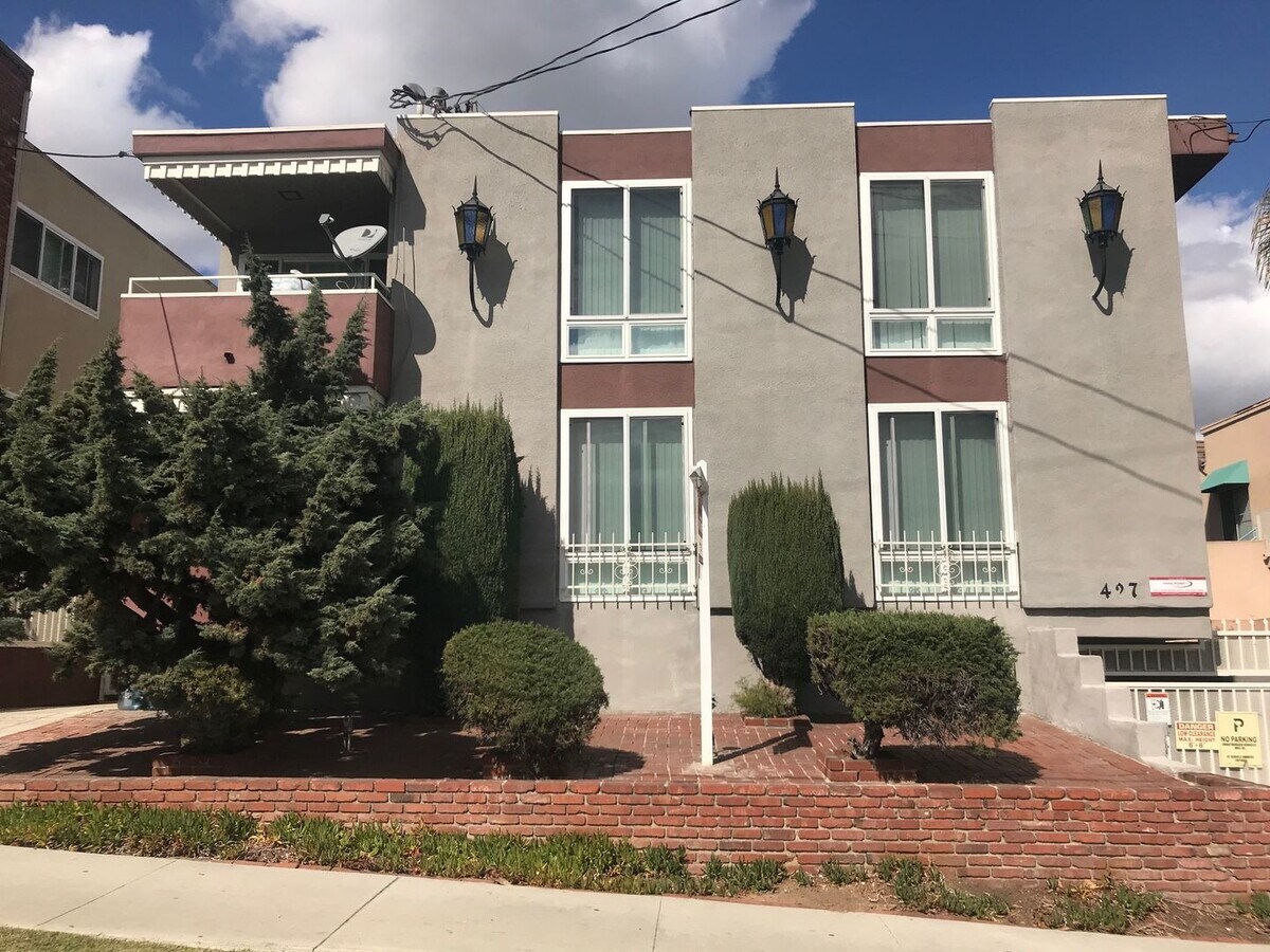 Photo - 427 E Tamarack Ave