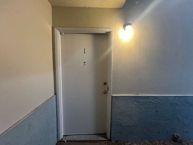 Building Photo - 1137 Oakmont Dr Unit 01