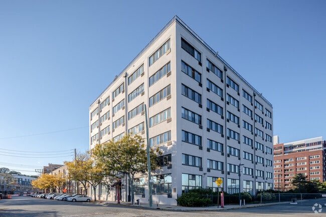 10-20 Bay Street Lndg - Bay Street Landing