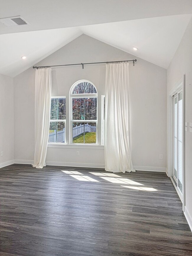 Photo - Modern Comfort & Style in a Prime Richmond Location