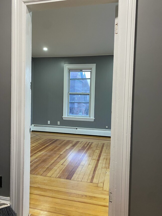 Photo - 33 White St Unit 2 floors