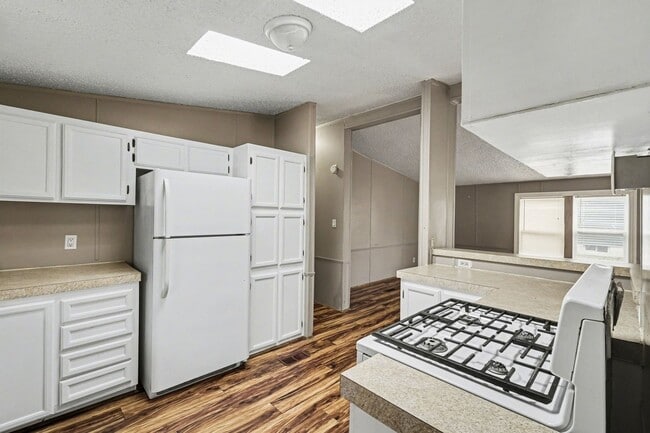 Photo - Available Now! Davison Schools!