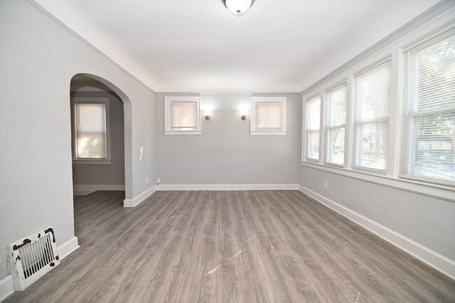 Photo - 23304 Cayuga Ave