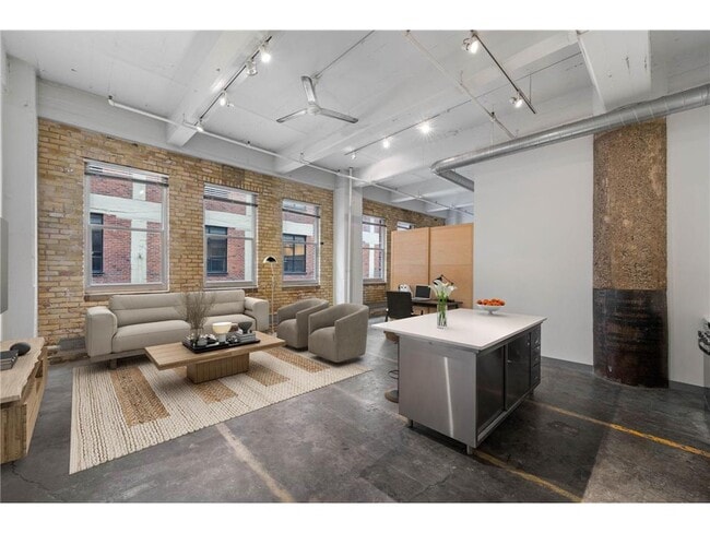 Building Photo - 700 N Washington Ave Unit 208
