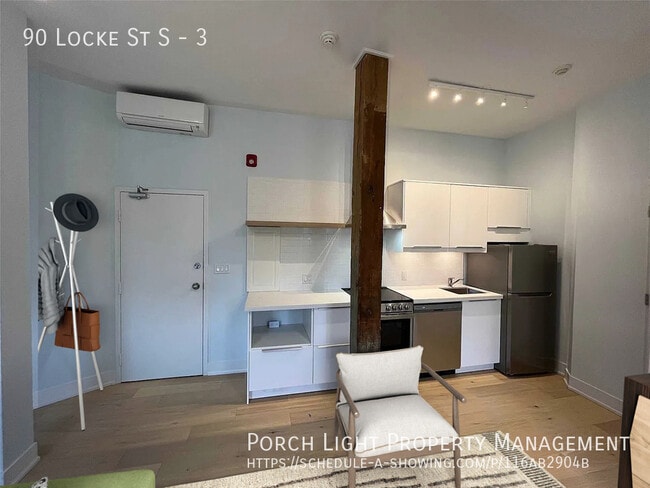 Photo - Locke St S Main Floor Private Laundry, Parking  and AC Unité 3