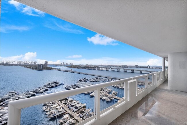 Building Photo - 1717 N Bayshore Dr Unit A-1733