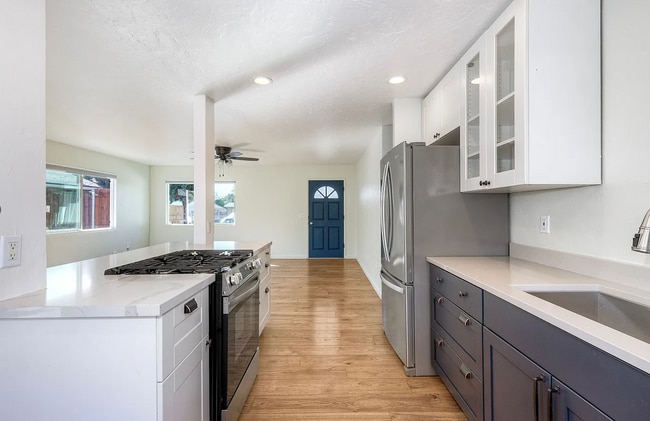 Photo - 2371 Berry St