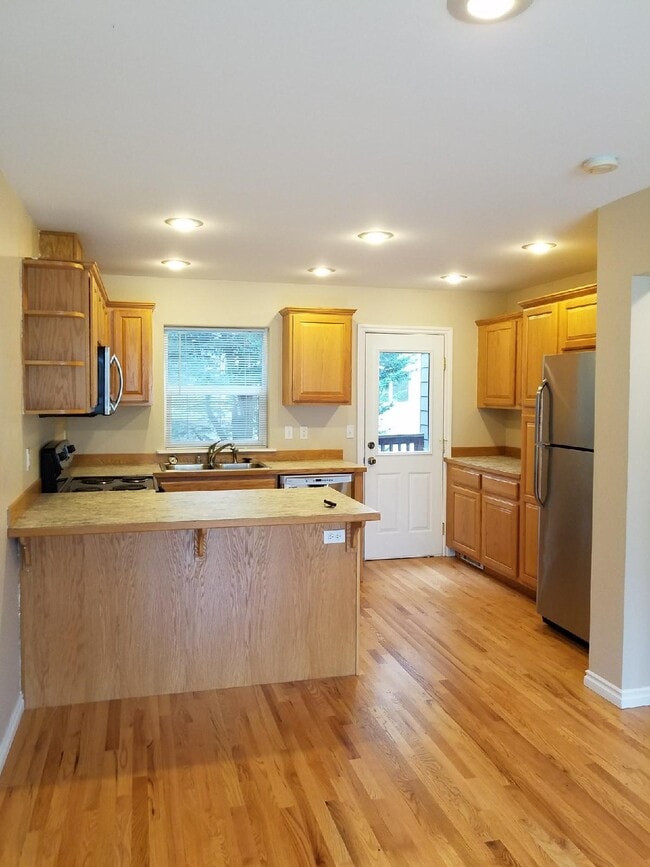 Open and Bright Kitchen with island - 38276 SE Cedar St