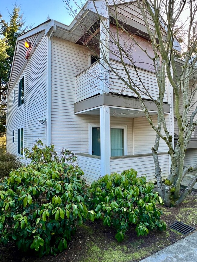 Charming 2 Bedroom Condo minutes from I5 a... - Charming 2 Bedroom Condo minutes from I5 a...