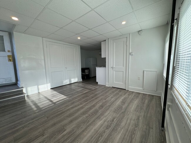 Photo - Spacious Roof Top Studio Efficiency Apartment Unit Apt 508 - Studio Rooftop Galley Kitchen