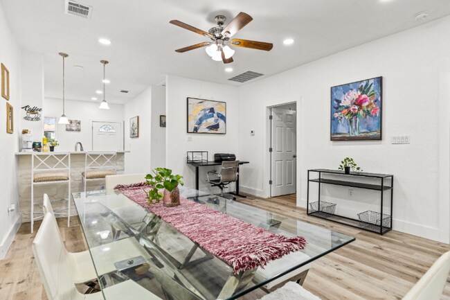 Photo - 911 W Wildwood Dr