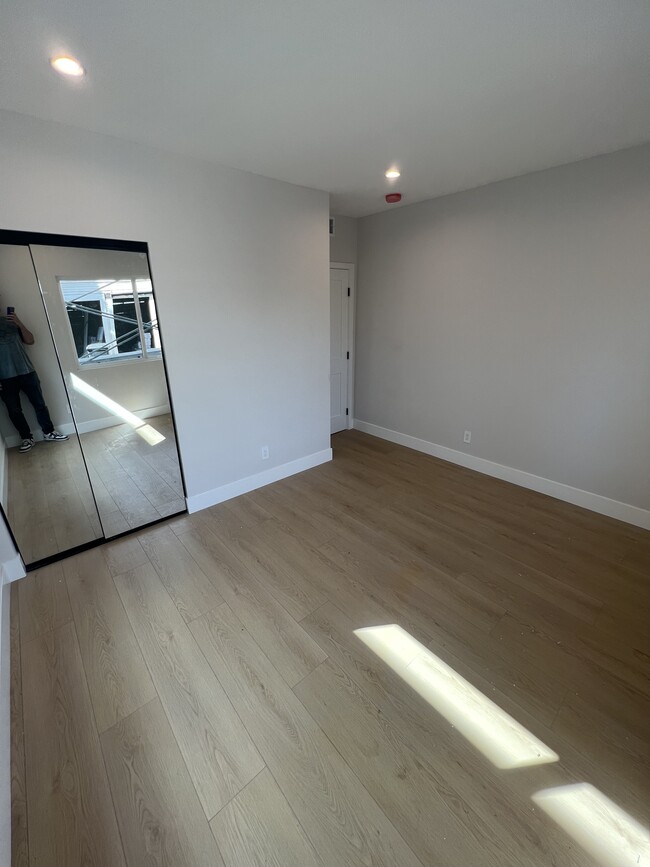 1834 N Van Ness Ave