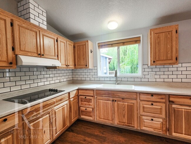 Building Photo - Modern Updates + Spacious Layout with Priv... Rental