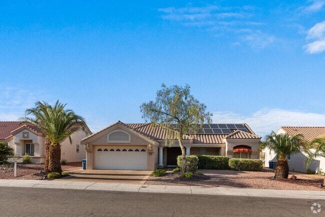 Building Photo - Gorgeous 2 Bed 2 Bath Single Story home in...