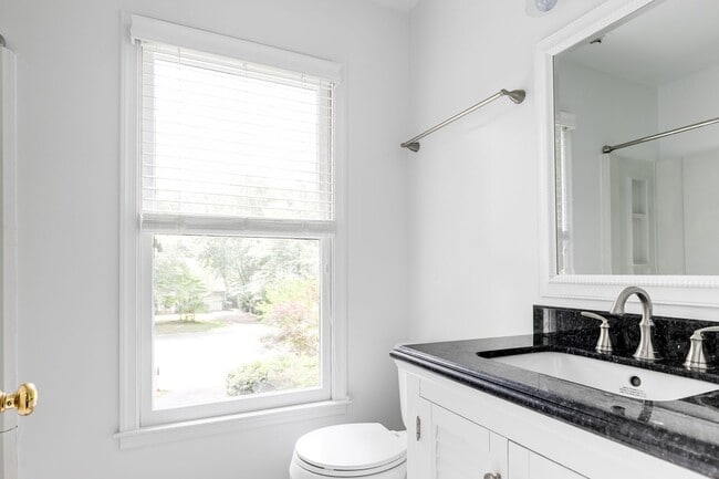 Photo - Beautiful 3 bedroom 2.5 bath in Woodlake