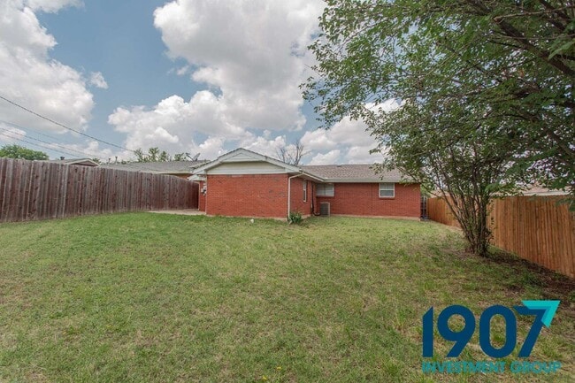 Photo - 704 SW 2nd St