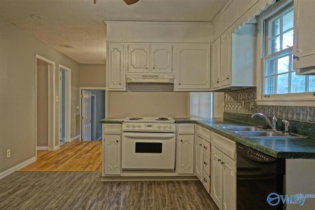 Photo - 7805 Hilton Dr SW
