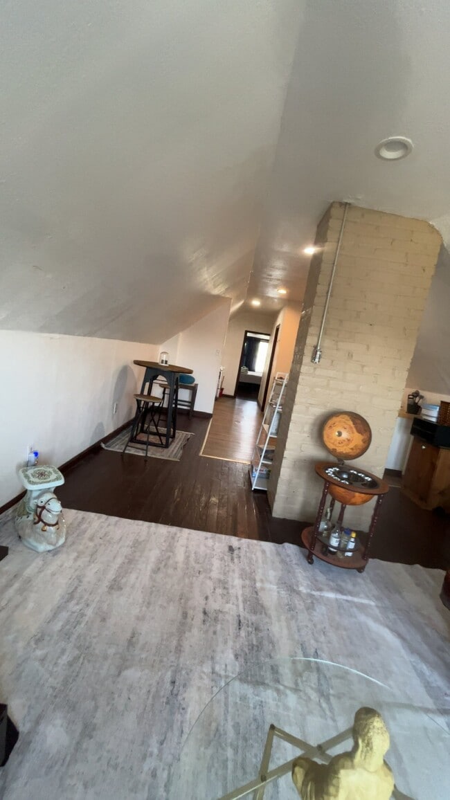 Photo - 3454 E 76th St Unit 3rd/1bd