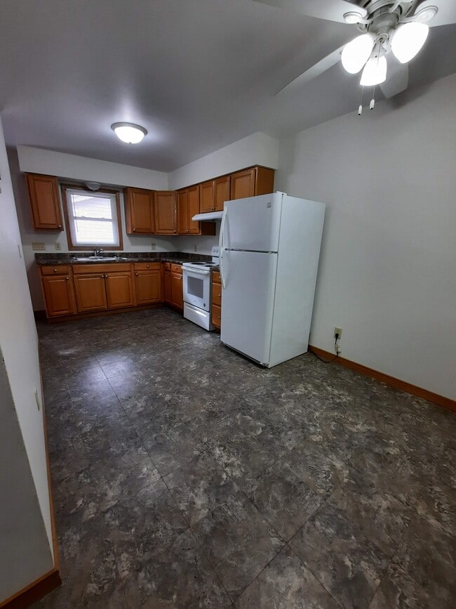Photo - 3237 Runway Ave
