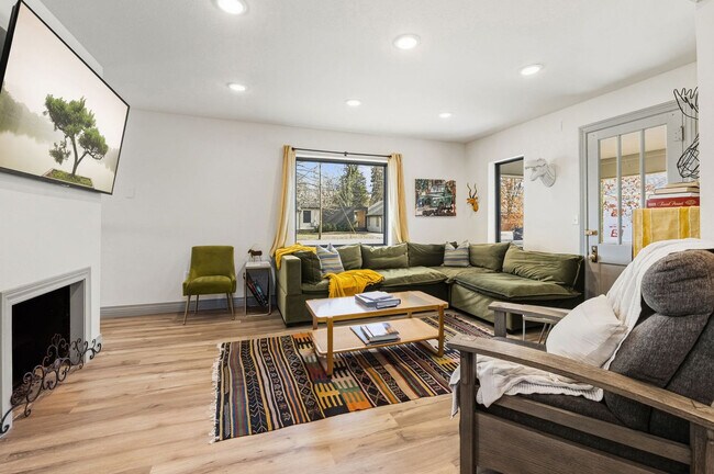 Photo - 302 S Shiloh St Unit SI ID1475799P