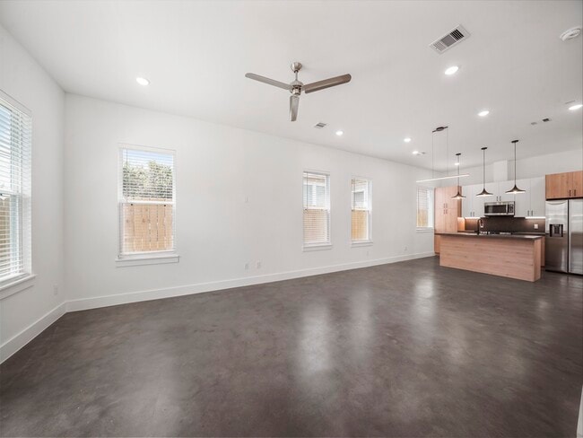 Photo - 7033 Avenue N