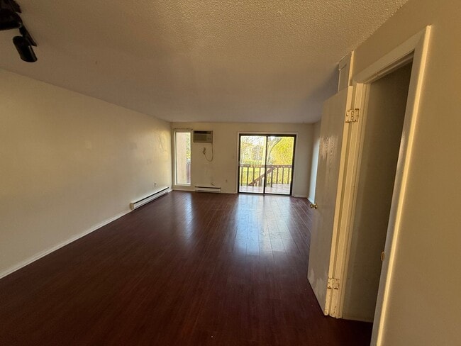 Photo - 552 Shennecossett Rd