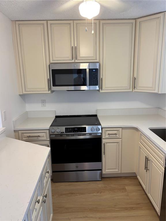 7405 Bay Island Dr S Unidad 220