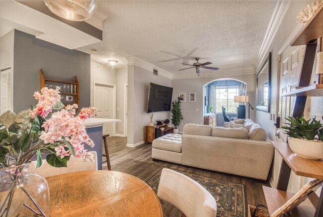 1305 Myrtlewood Cir E