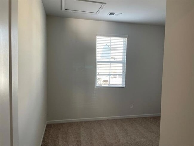 Photo - 240 Summerwood Ln