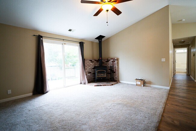 Single Family Home in McKinleyville!