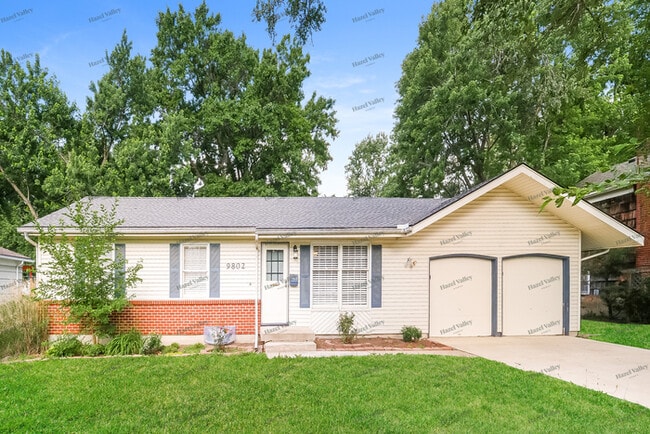 Building Photo - 9802 England Dr