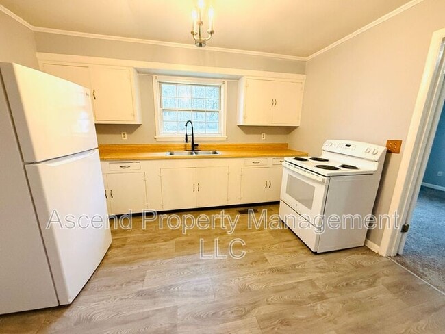 Photo - 690 Brock Cir