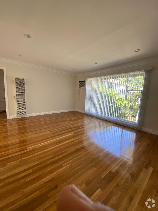 Building Photo - 1750 Grevelia St Unit 9 Rental