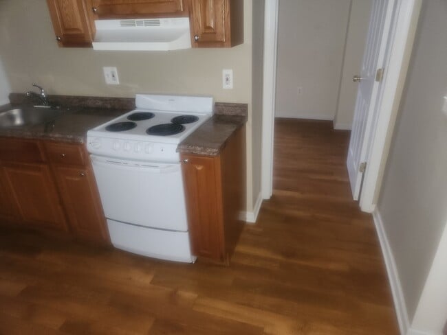 Photo - 96 Broughton Ave Unit 1