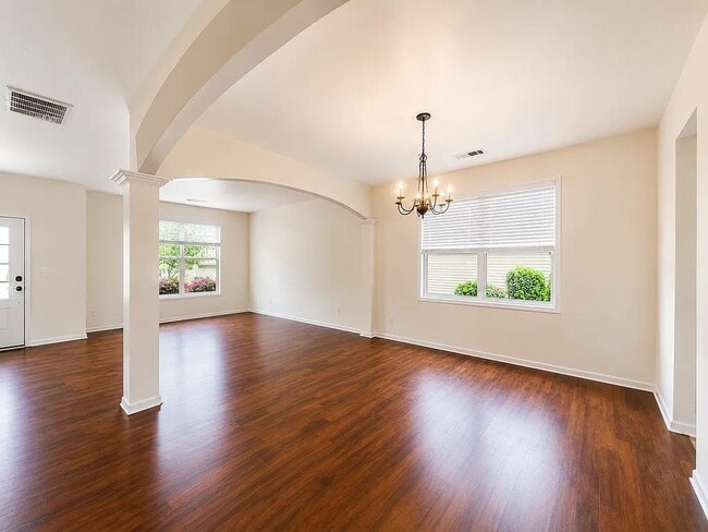 Photo - 11 Phaeton Ave