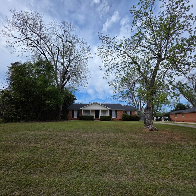 825 Community Ave