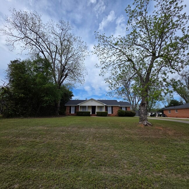 Photo - 825 Community Ave