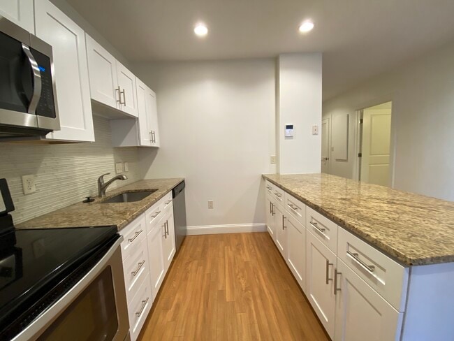 Photo - Red Oak at 875 Elm Street