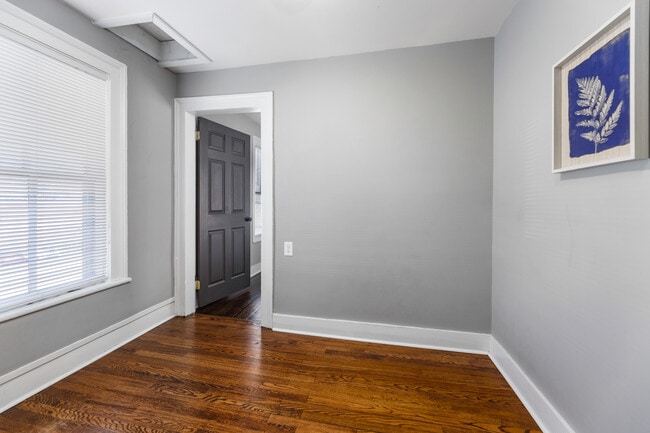 Photo - 546 Marshall Ave SW Unit 2