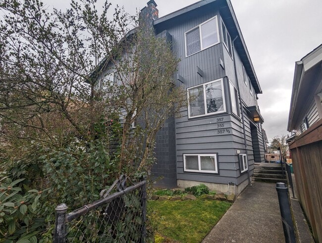 Building Photo - 357 NW 50th St Unit 355